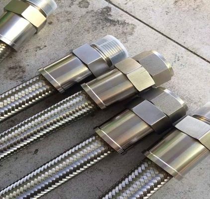 Chine Ensemble de tuyau flexible métallique / ensemble de raccords à bride de tuyau flexible en acier inoxydable fournisseur