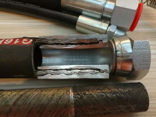 tuyau hydraulique à haute pression / tuyau hydraulique à haute pression EN856 4SH /4 tuyau en caoutchouc en fil spirale à haute pression fournisseur