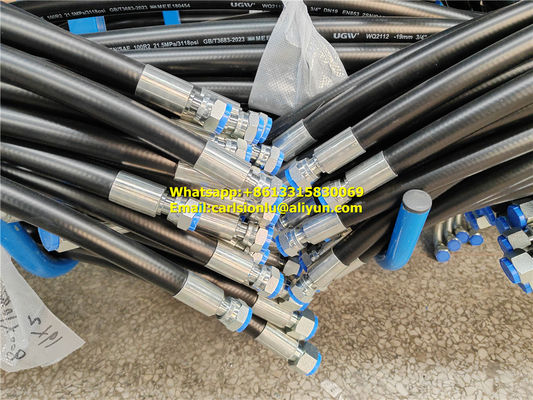 Serre à haute pression noire avec une plage de température de -40 °C à 121 °C qui répond ou dépasse les certifications SAE 100R2AT fournisseur