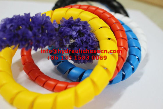 Résistance élevée à l'abrasion Garde de tuyau pour protection de tuyau industriel Résistance à la flamme incluse fournisseur