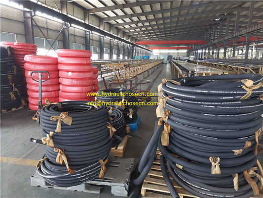 tuyau hydraulique SAE 100 R9, tuyau hydraulique en caoutchouc résistant à l'huile et aux intempéries pour diverses applications fournisseur