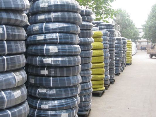 Tuyau hydraulique EN856 4SP/4SH à spirale 4 fils haute pression en caoutchouc fournisseur