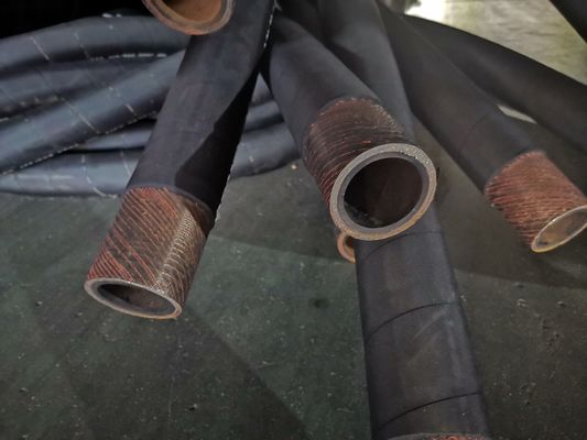 Tuyau hydraulique EN856 4SP/4SH à spirale 4 fils haute pression en caoutchouc fournisseur