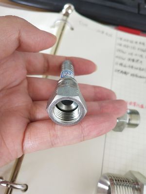 les raccords hydrauliques / raccords de tuyaux / raccords en acier au carbone / raccords en acier inoxydable /metrique, JIS, JIC, ORFS, BSPT, SAE fournisseur