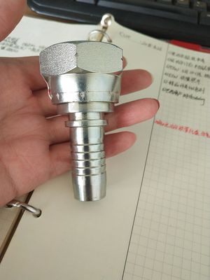 les raccords hydrauliques / raccords de tuyaux / raccords en acier au carbone / raccords en acier inoxydable /metrique, JIS, JIC, ORFS, BSPT, SAE fournisseur